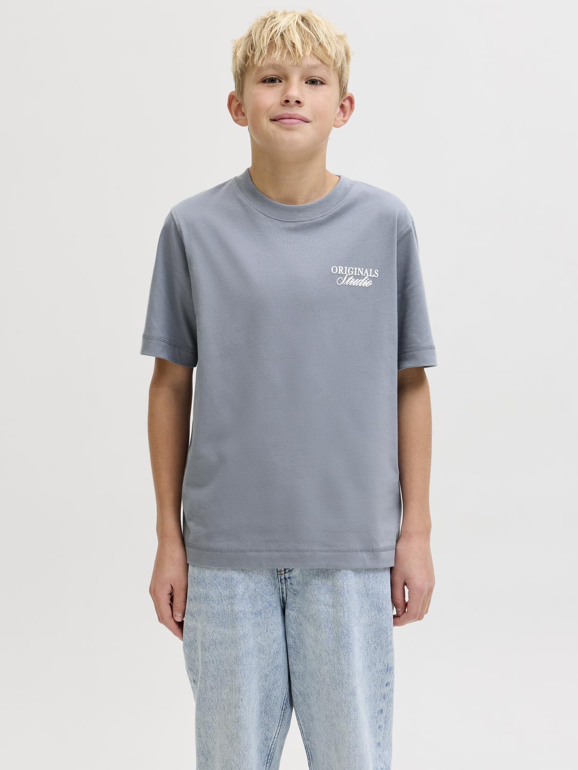 model_shot-front